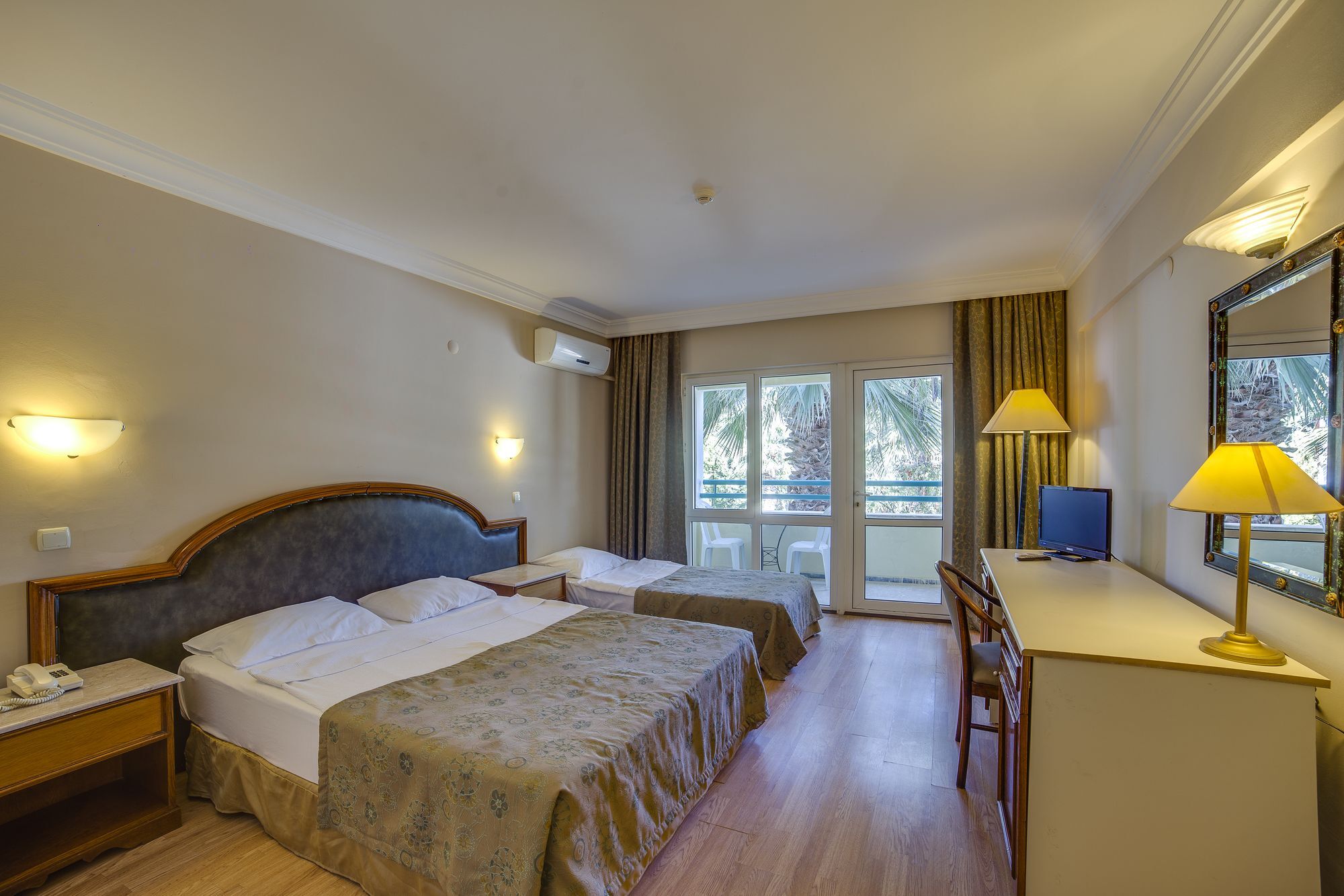 La Santa Maria Hotel Kuşadası Buitenkant foto